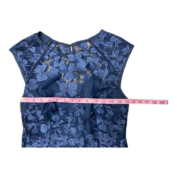 Trina Turk Blue Sizzling Sleeveless Embroidered Dress Sz 6 Feminine Cocktail - Picture 3 of 8